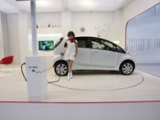 Градският електромобил Mitsubishi i-MiEV получава наградата „най-напредничева технология” от Японска Кола на Годината