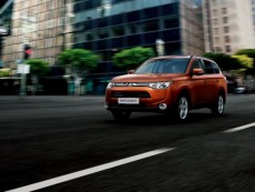MITSUBISHI OUTLANDER получава 5-звездна оценка на тестовете на Euro NCAP MITSUBISHI OUTLANDER получава 5-звездна оценка на тестовете на Euro NCAP