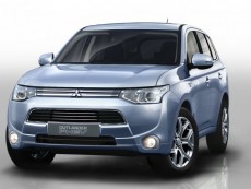Автомобилно изложение в Женева, 2013 година - Mitsubishi Outlander PHEV