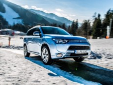 Женева 2013: Mitsubishi Outlander PHEV (плъг-ин хибриден електромобил)