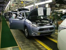 Начало на производство за европейския пазар на plug-in хибрид Mitsubishi Outlander. Начало на производство за европейския пазар на plug-in хибрид Mitsubishi Outlander.