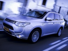 10-хилядният Outlander PHEV, доставен в Холандия